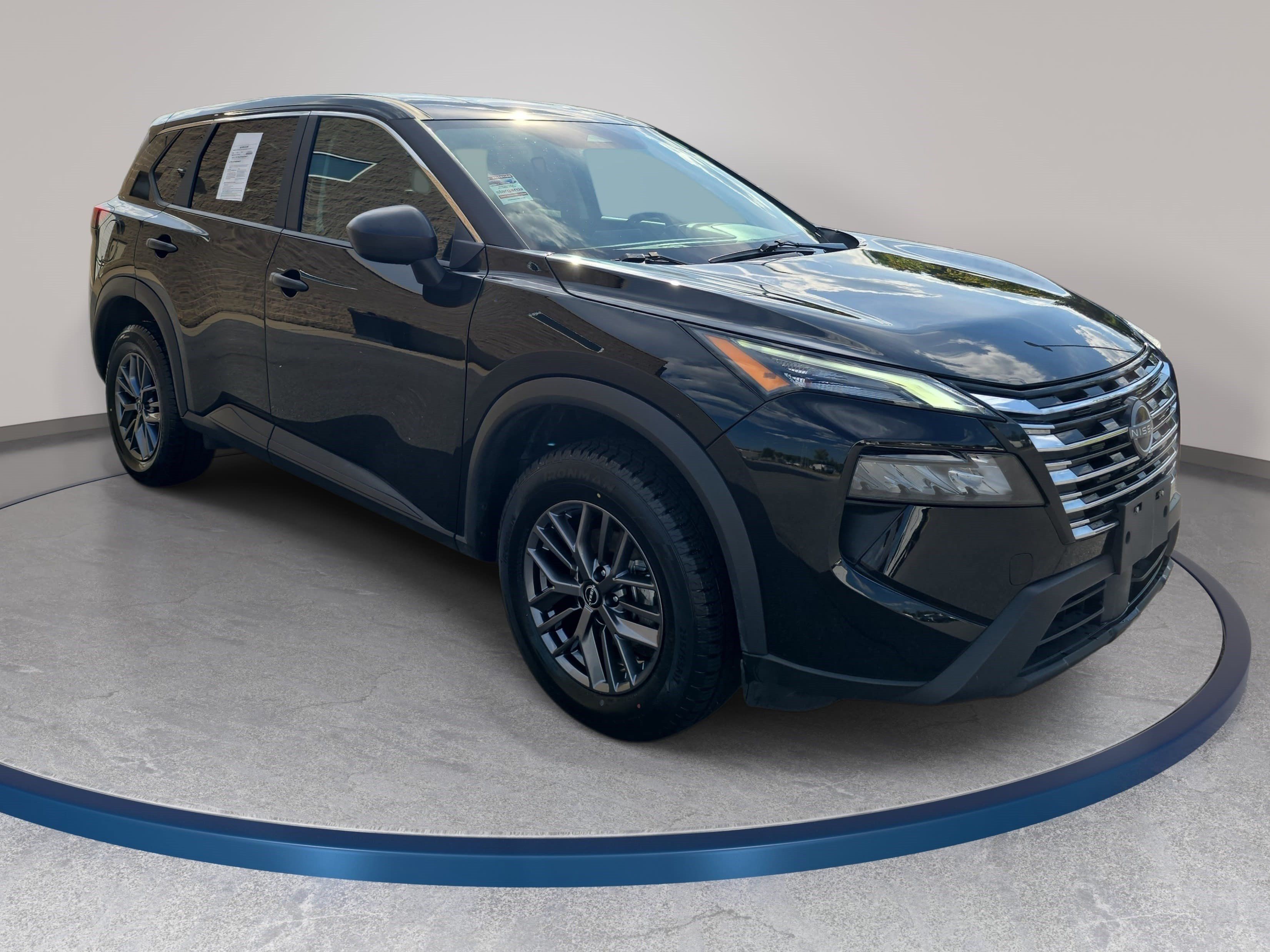 Used 2025 Nissan Rogue S AWD/4WD image 3