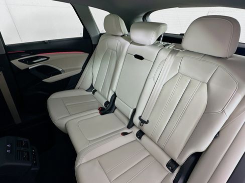 Used 2025 Audi Q5 Prestige image 24