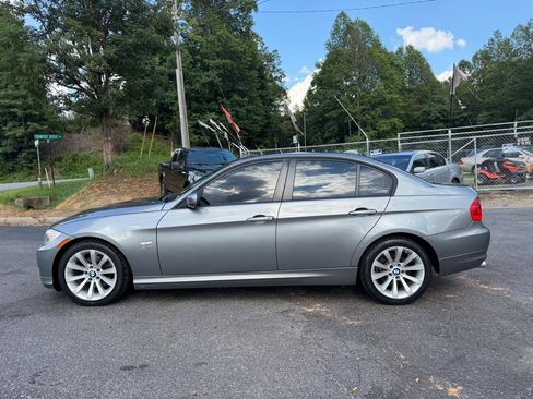 Used 2011 BMW 328i xDrive Sedan AWD/4WD image 4