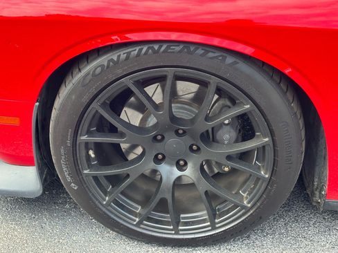 Used 2016 Dodge Challenger R/T Scat Pack w/ Leather Interior Group RWD image 6