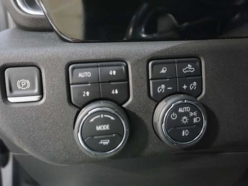 Used 2022 Chevrolet Silverado 1500 High Country w/ High Country Premium Package image 12