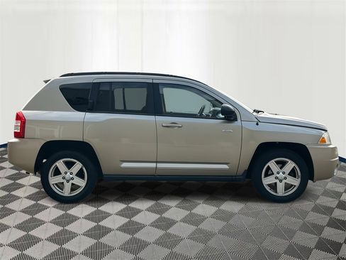 Used 2010 Jeep Compass Sport image 6