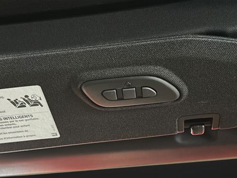 Used 2025 GMC Hummer EV 2X AWD/4WD image 32