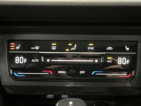 Used 2023 Volkswagen Tiguan SE w/ Panoramic Sunroof Package image 18