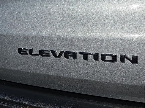 Used 2025 GMC Acadia Elevation image 9