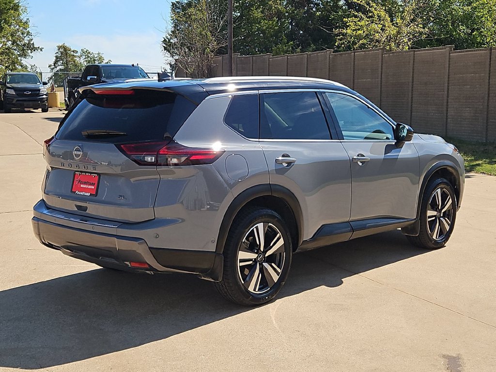Used 2025 Nissan Rogue SL w/ SL Premium Package FWD image 4