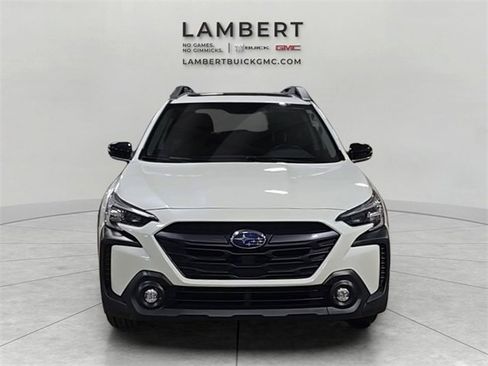 Used 2023 Subaru Outback Premium image 3