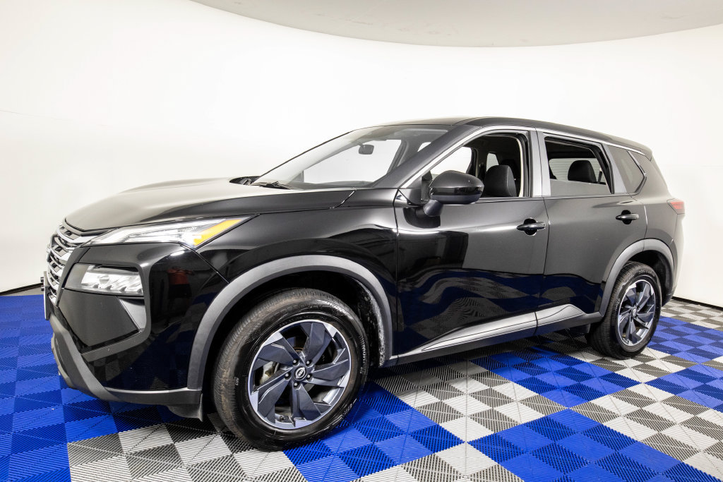 Used 2025 Nissan Rogue SV FWD image 2