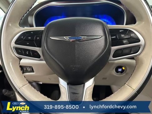 Used 2020 Chrysler Pacifica Limited FWD image 12