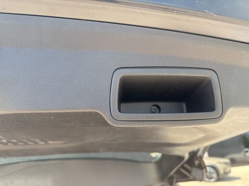 Used 2015 Jeep Renegade Latitude FWD image 18