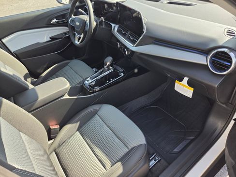 New 2026 Chevrolet Trax LT w/ Driver Confidence Package FWD image 9