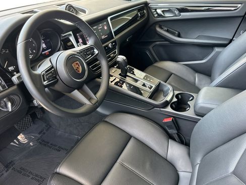 Certified 2022 Porsche Macan AWD/4WD image 4