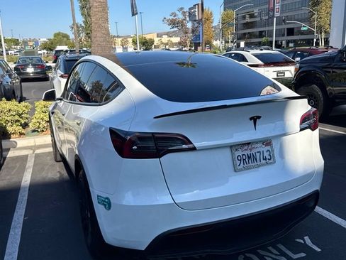 Used 2025 Tesla Model Y Long Range RWD image 5