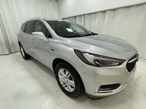 Used 2021 Buick Enclave Essence w/ Sound and Sites Package image 3