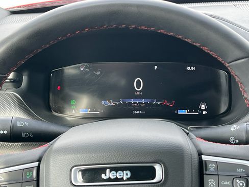 Used 2025 Jeep Compass Trailhawk w/ Trailhawk Elite Group AWD/4WD image 27