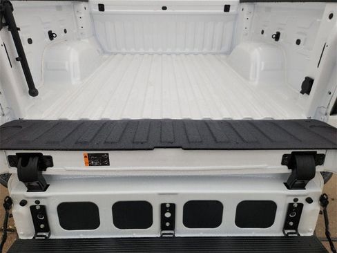 New 2025 GMC Sierra 1500 SLT image 21