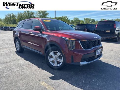 Used 2025 Kia Sorento LX FWD image 1