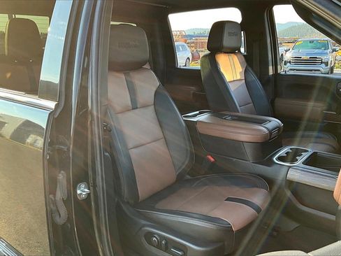 Used 2022 Chevrolet Silverado 3500 High Country w/ Safety Package II image 7