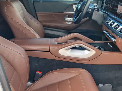 Used 2024 Mercedes-Benz GLS 450 4MATIC image 27