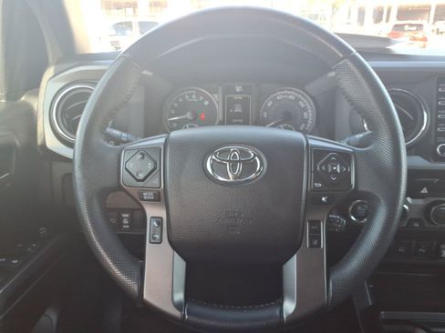 Used 2021 Toyota Tacoma TRD Off-Road w/ Technology Package AWD/4WD image 12