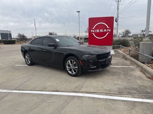 Used 2020 Dodge Charger SXT image 1