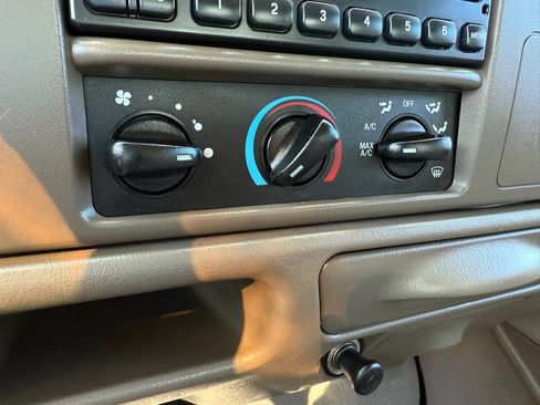 Used 2002 Ford F350 2WD Crew Cab DRW Super Duty image 32