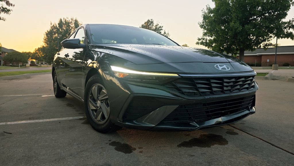 Certified 2025 Hyundai Elantra SE FWD image 3