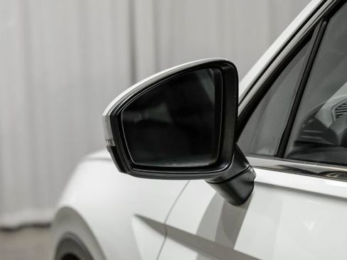 Used 2018 Volkswagen Tiguan SE w/ Panoramic Sunroof Package FWD image 39