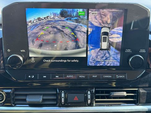 Used 2023 Nissan Pathfinder SL w/ Black Appearance Package image 24