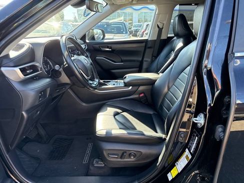 Used 2023 Toyota Highlander XLE AWD/4WD image 15