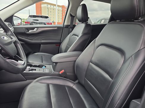 Used 2021 Ford Escape Titanium image 18