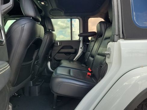 Used 2018 Jeep Wrangler Unlimited Sahara w/ Quick Order Package 24M Moab AWD/4WD image 10