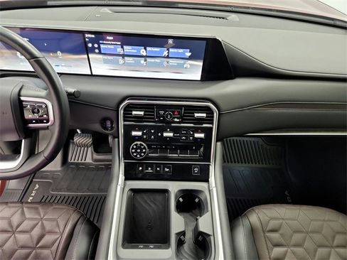 Used 2025 Nissan Armada Platinum image 23