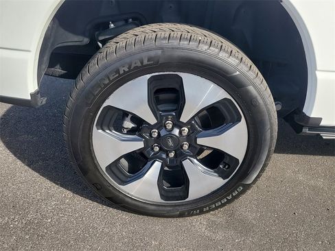 Used 2023 Ford F150 Lightning Platinum image 5