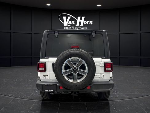 Used 2022 Jeep Wrangler Unlimited Sahara w/ Cold Weather Group AWD/4WD image 5