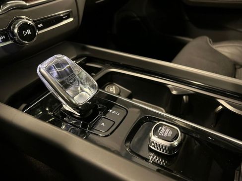 Certified 2023 Volvo XC60 B5 Ultimate w/ Climate Package AWD/4WD image 19