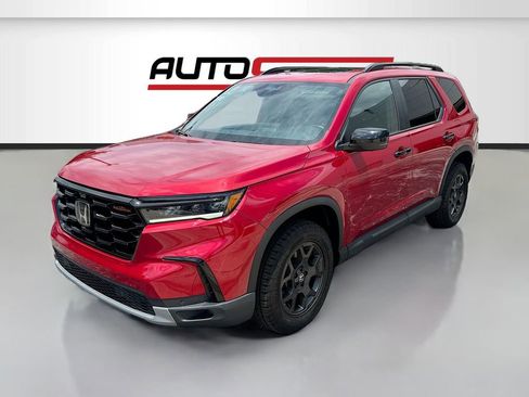 Used 2025 Honda Pilot TrailSport image 3