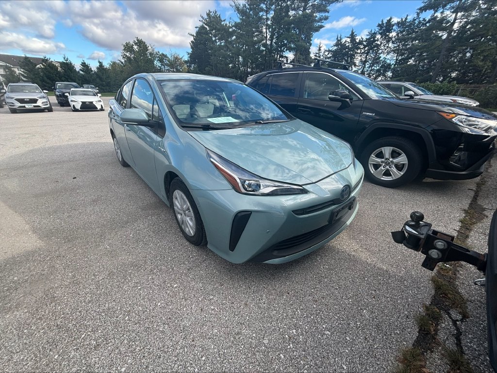 Used 2021 Toyota Prius LE FWD image 2