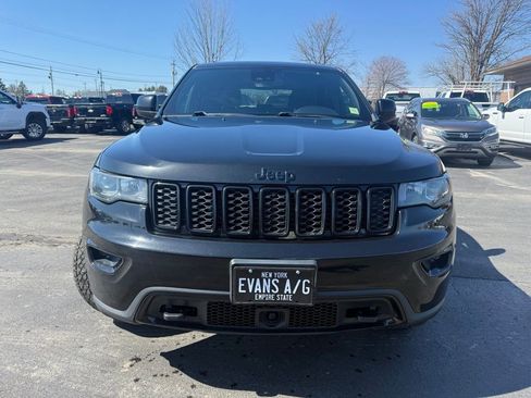 Used 2020 Jeep Grand Cherokee Laredo AWD/4WD image 2