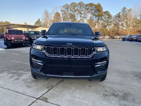 Used 2025 Jeep Grand Cherokee Limited image 3