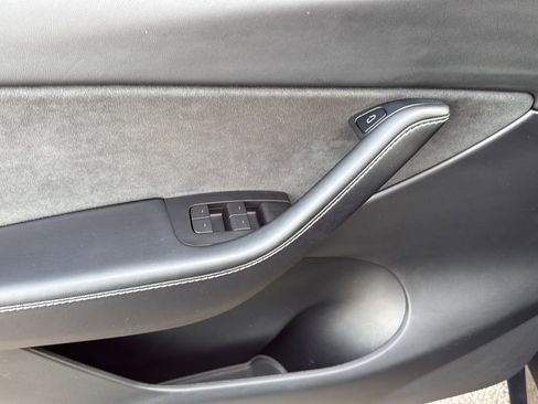 Used 2022 Tesla Model Y Long Range AWD/4WD image 11