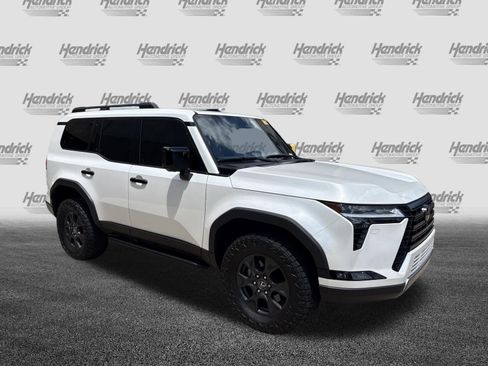 Used 2024 Lexus GX 550 AWD/4WD image 2