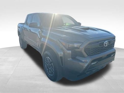 Used 2025 Toyota Tacoma TRD Sport image 7