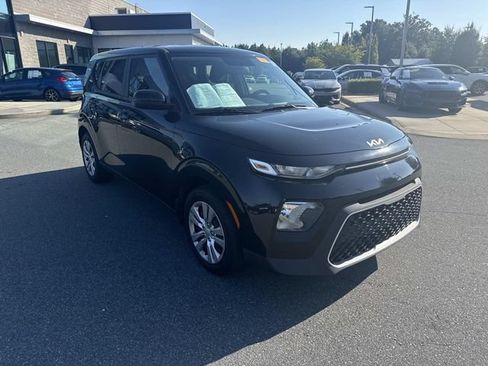 Certified 2022 Kia Soul LX FWD image 3