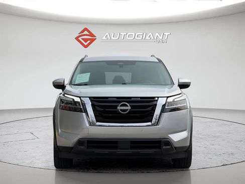 Used 2022 Nissan Pathfinder SV image 3