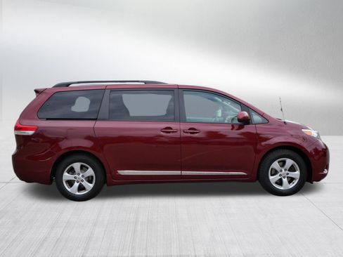Used 2011 Toyota Sienna LE w/ Towing Pkg FWD image 8