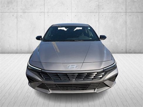 Used 2025 Hyundai Elantra Sport image 4