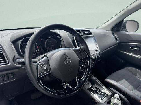Used 2025 Mitsubishi Outlander Sport AWD image 17