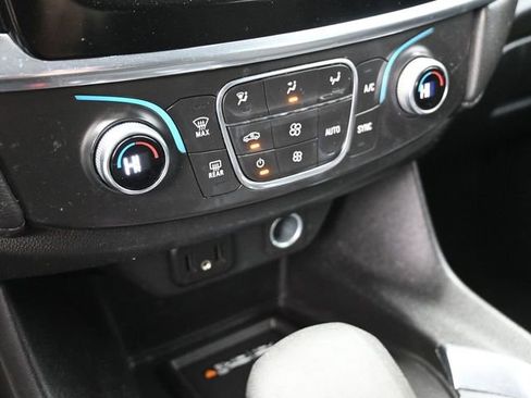 Used 2023 Chevrolet Traverse LT FWD image 35
