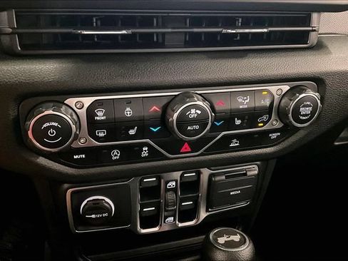 Used 2024 Jeep Wrangler Unlimited Sport AWD/4WD image 29